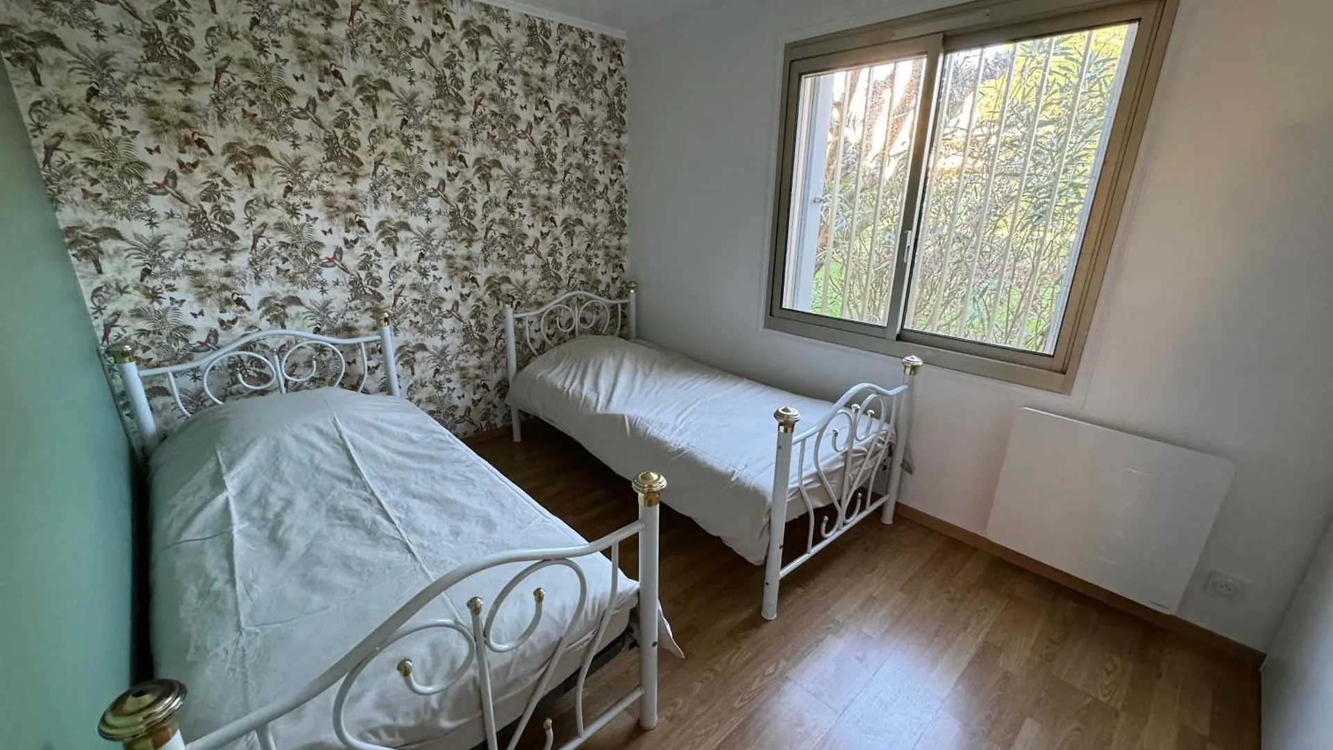 Appartement T2 Au Bord De Mer Avec Parking, Terrasse Et Piscine Sainte-Maxime 0*,  France